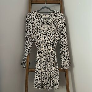 Long-Sleeve Leopard Print White Dress